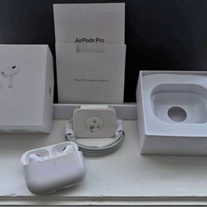 Apple AirPods gen 2 pros